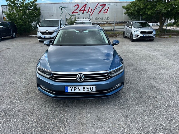Volkswagen Passat 2 of 5