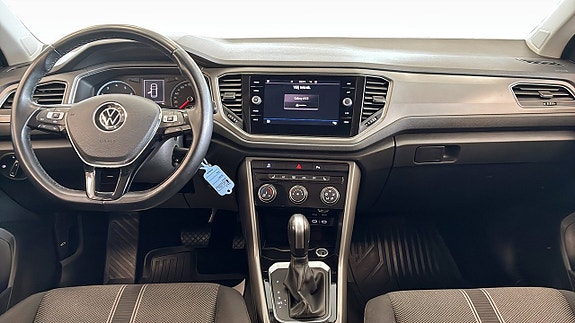 Volkswagen T-Roc 10 of 12