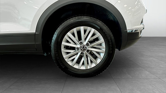 Volkswagen T-Roc 6 of 12