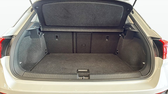 Volkswagen T-Roc 12 of 12