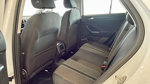 Volkswagen T-Roc 11 of 12