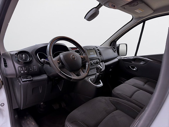 Nissan NV300 11 of 16