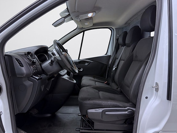 Nissan NV300 10 of 16