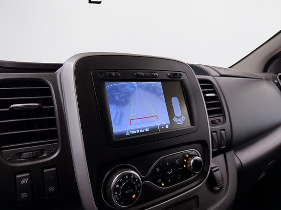 Nissan NV300 16 of 16