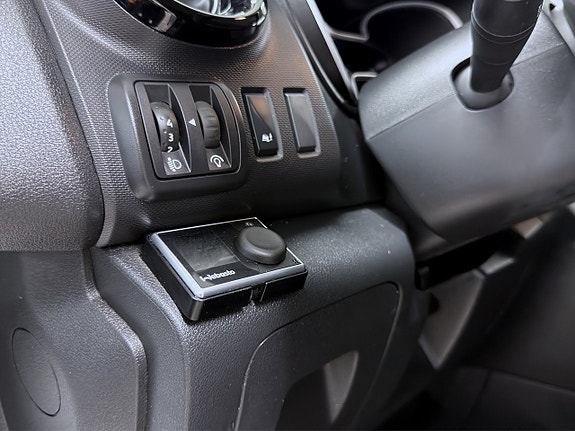 Nissan NV300 12 of 16