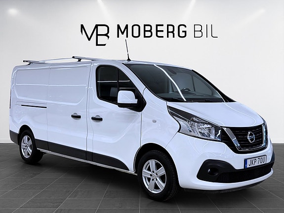 Nissan NV300 3 of 16