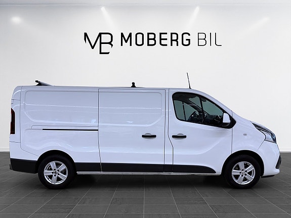 Nissan NV300 4 of 16