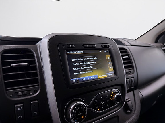 Nissan NV300 15 of 16