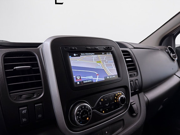 Nissan NV300 14 of 16