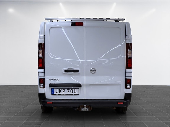 Nissan NV300 7 of 16