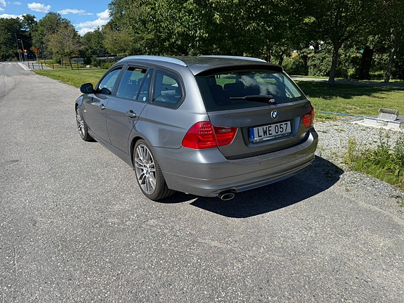 BMW 320d 3 of 5