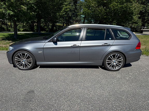 BMW 320d 2 of 5