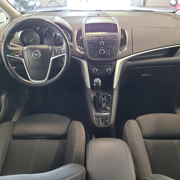 Opel Zafira Tourer 8 of 12