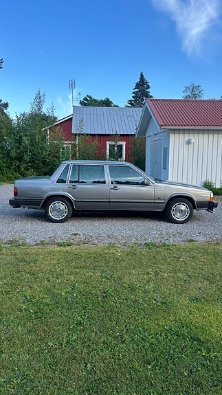 Volvo 760 3 of 15