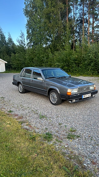 Volvo 760 2 of 15
