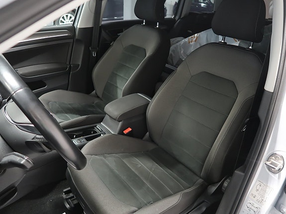 Volkswagen Golf Alltrack 19 of 30