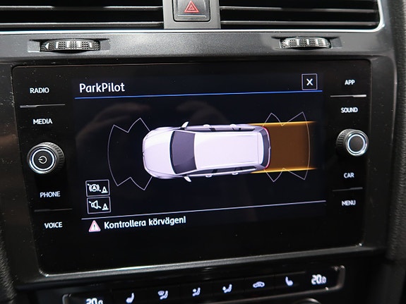Volkswagen Golf Alltrack 26 of 30