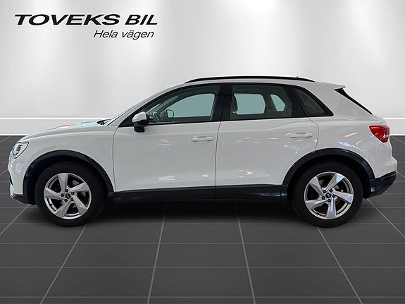 Audi Q3 3 of 5
