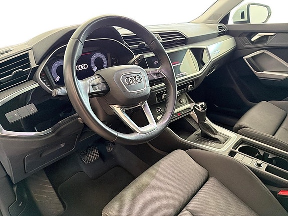 Audi Q3 4 of 5