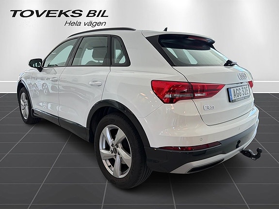 Audi Q3 2 of 5