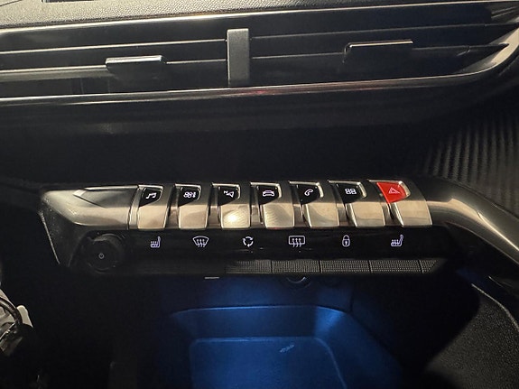 Peugeot 3008 11 of 17