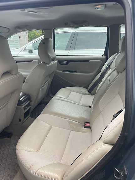 Volvo V70 4 of 5
