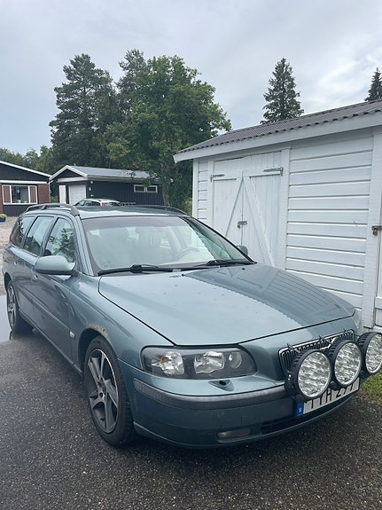 Volvo V70 2 of 5