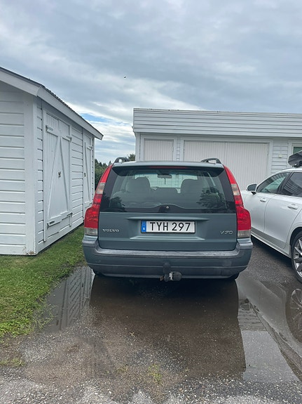 Volvo V70 3 of 5