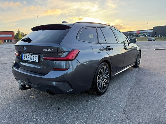 BMW 320d 2 of 5