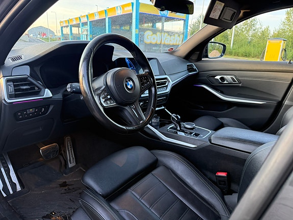 BMW 320d 3 of 5