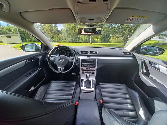 Volkswagen Passat Alltrack 3 of 5