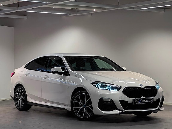 BMW 218i 4 of 5