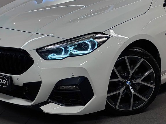 BMW 218i 10 of 25
