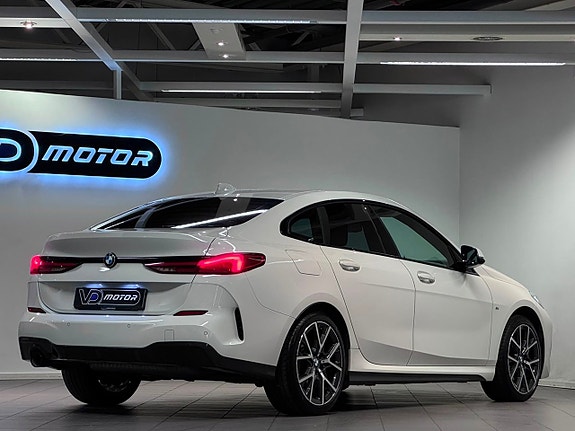 BMW 218i 5 of 5