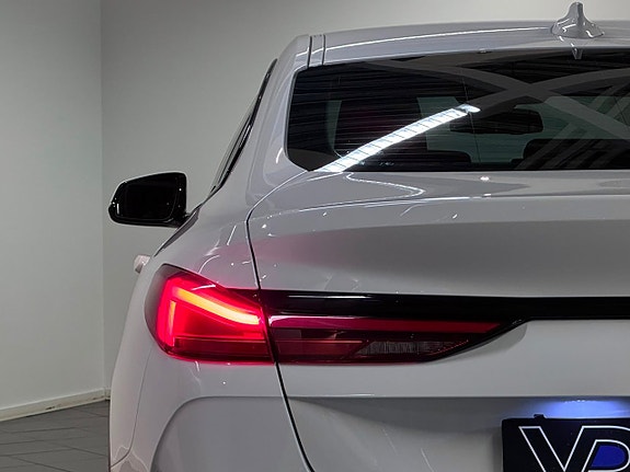 BMW 218i 9 of 25