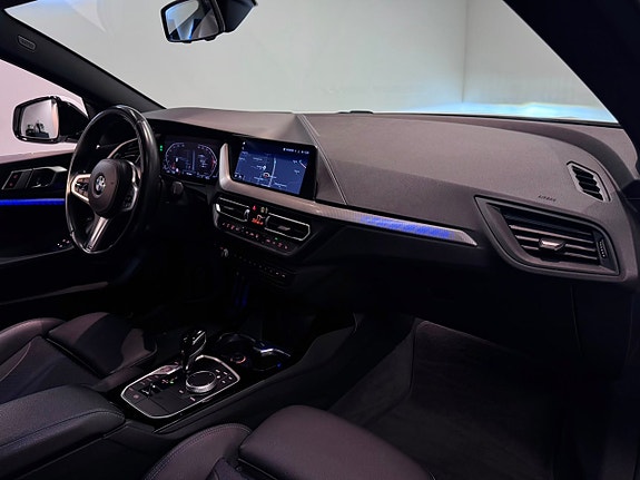 BMW 218i 22 of 25