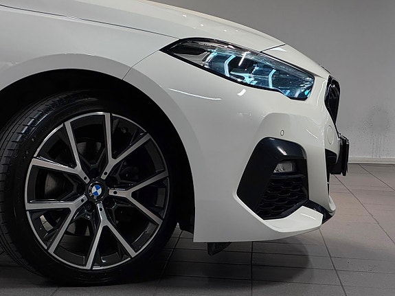 BMW 218i 12 of 25