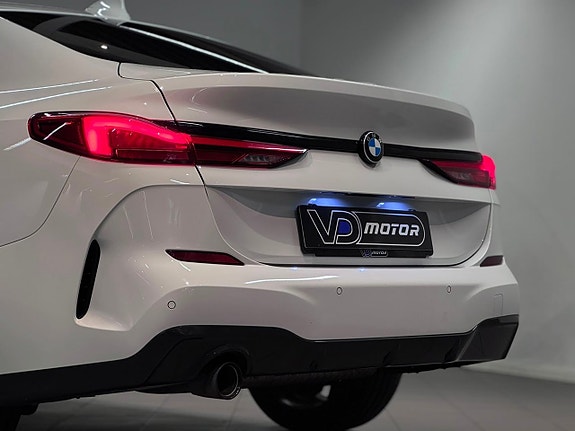 BMW 218i 11 of 25