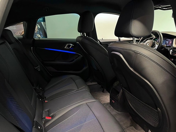 BMW 218i 24 of 25