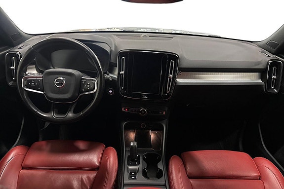 Volvo XC40 12 of 30