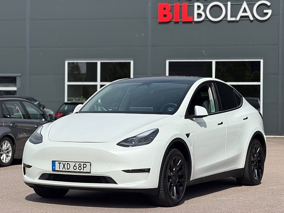 Tesla Model Y 2 of 5