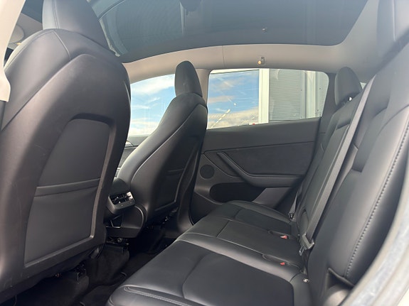 Tesla Model Y 9 of 15