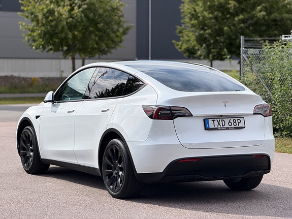 Tesla Model Y 6 of 15