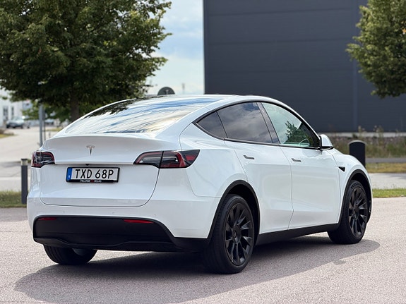 Tesla Model Y 5 of 5