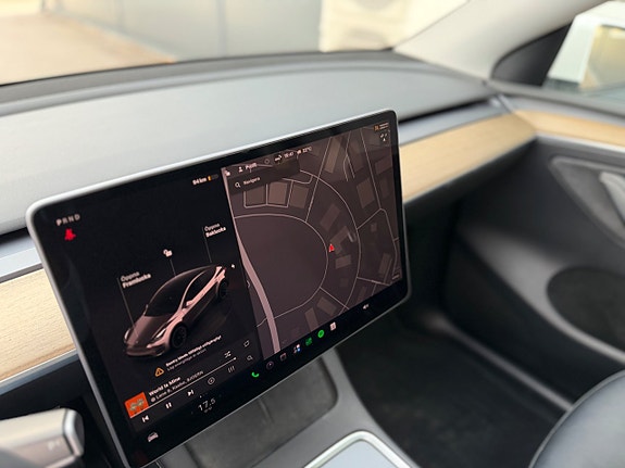 Tesla Model Y 13 of 15