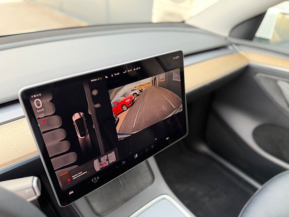 Tesla Model Y 14 of 15
