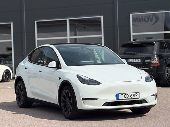 Tesla Model Y 4 of 5