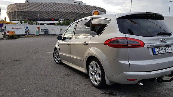 Ford S-MAX 3 of 4