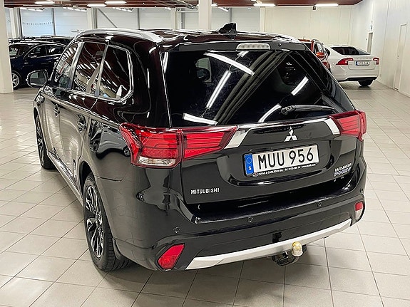 Mitsubishi Outlander 2 of 5