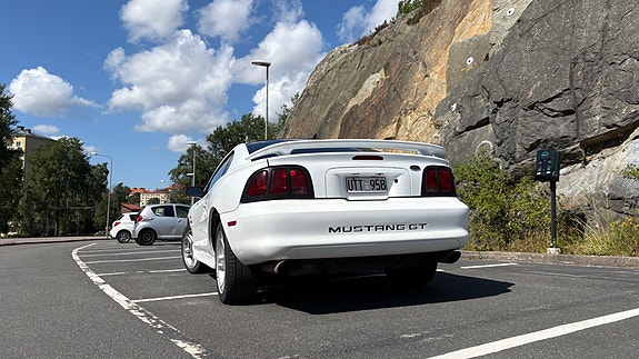 Ford Mustang 4 of 12
